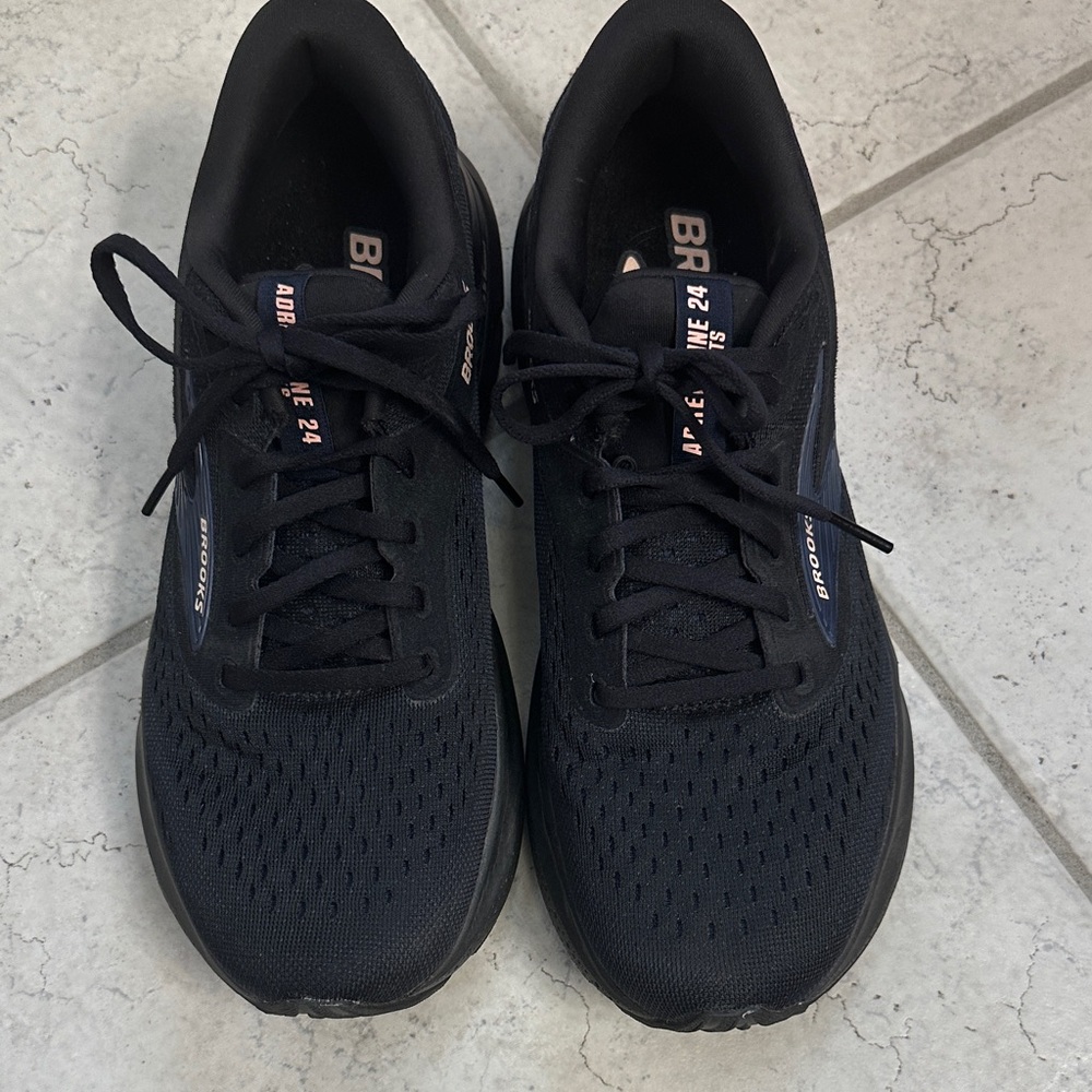 Brooks Women's Black Athletic Shoes